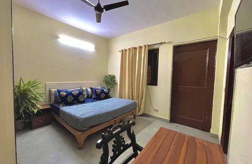 Gurugram Casa | entire 3bhk with big hall n kitchen on ground flr