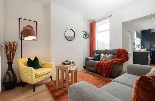 Liverpool Apartamento | Entire 4 Bedroom house in Bootle Liverpool-Ideal for contractors, family and group-Free Parking & Free internet-Sleeps 7