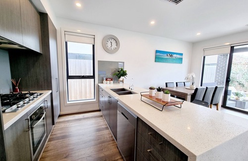 Clyde North Casa | Entire 4 bedrooms Clyde North home, no sharing