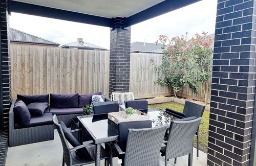 Clyde North Casa | Entire 4 bedrooms Clyde North home, no sharing