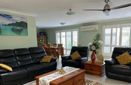 Tingalpa Casa | Entire 4BR House in Tingalpa