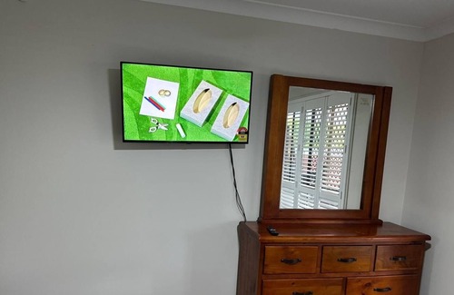 Tingalpa Casa | Entire 4BR House in Tingalpa