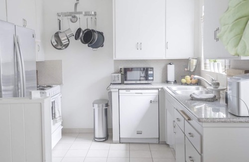North Hollywood Apartamento | Entire APT: laundry+parking+kitchen+Wi-fi+AC+Outdoor Patio