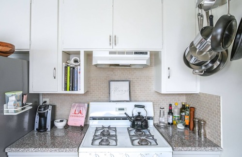 North Hollywood Apartamento | Entire APT: laundry+parking+kitchen+Wi-fi+AC+Outdoor Patio