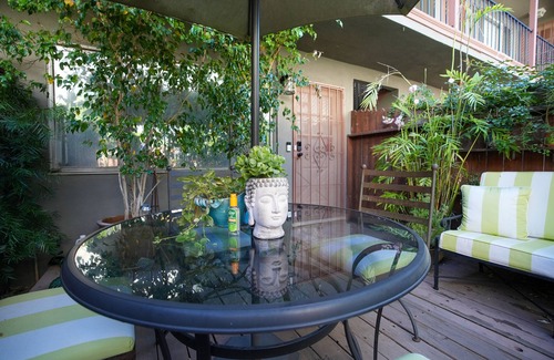 North Hollywood Apartamento | Entire APT: laundry+parking+kitchen+Wi-fi+AC+Outdoor Patio