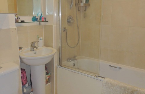 Finchley Apartamento | Apartamento completo - Lovely Clean 1 Bedroom en Leafy North London con estacionamiento privado