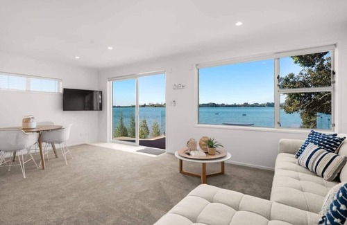 Tauranga Casa | Entire Beachfront Complex: Your Private Paradise for Large Groups