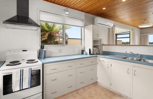 Tauranga Casa | Entire Beachfront Complex: Your Private Paradise for Large Groups