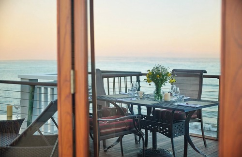 Montecito Casa | Boat House: en una playa semiprivada, construida como un barco de vela personalizado con chimenea.