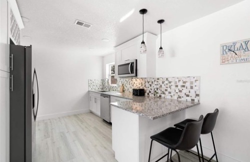 Bayview Casa | Entire, Beautiful Home In Gulfport/St Pete. 4 King Bedrooms with 3 Bathrooms