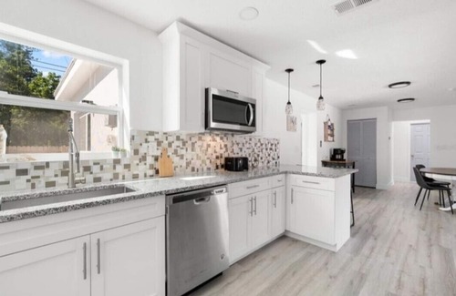Bayview Casa | Entire, Beautiful Home In Gulfport/St Pete. 4 King Bedrooms with 3 Bathrooms
