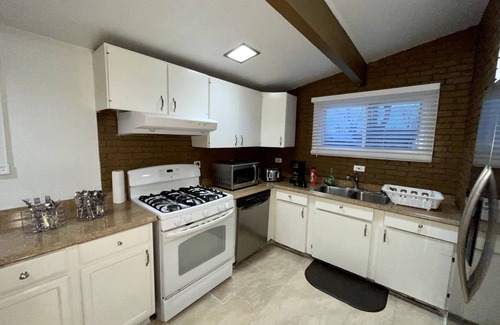 Wheeling Casa | Entire Beautiful Wheeling Home!!!
