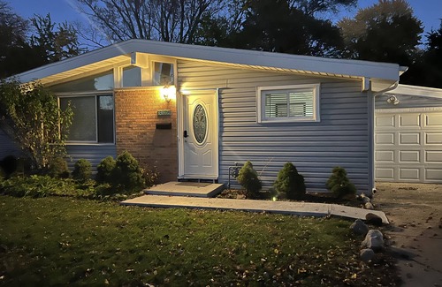 Wheeling Casa | Entire Beautiful Wheeling Home!!!