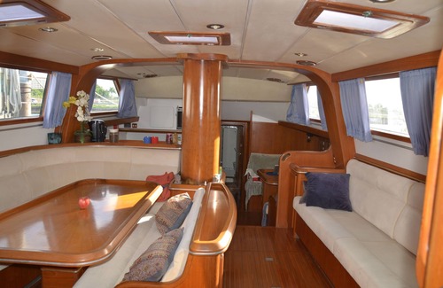 Isla Grande Casa | Entire boat