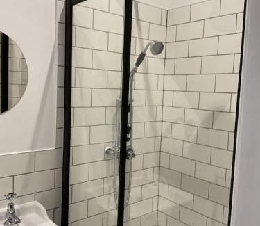 Elland Apartamento | Entire boutique mill cottage
