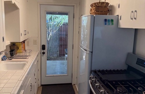 Encanto Casa | Entire Bungalow Located in Midtown Phoenix! Minutes off of the I10,