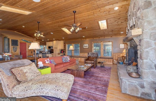 Lost River Cabina | Entire Cabin in Lost River w/ fire pit + pet friendly!