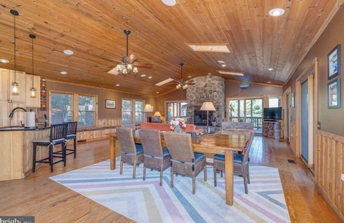 Lost River Cabina | Entire Cabin in Lost River w/ fire pit + pet friendly!