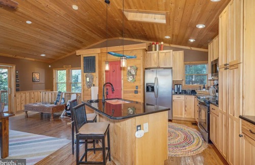 Lost River Cabina | Entire Cabin in Lost River w/ fire pit + pet friendly!