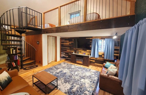 Zigzag Cabina | Entire Cabin - Mt. Hood, close to skiing! HOT TUB/BBQ/WiFi/Firepit