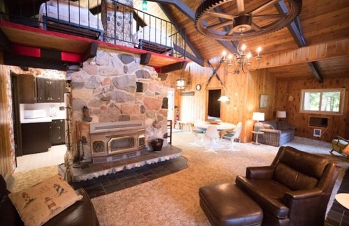 Benzonia Cabina | Entire cabin-Private lake, tranquil, outdoor fun