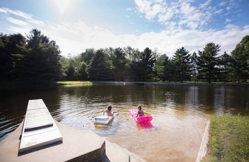 Benzonia Cabina | Entire cabin-Private lake, tranquil, outdoor fun
