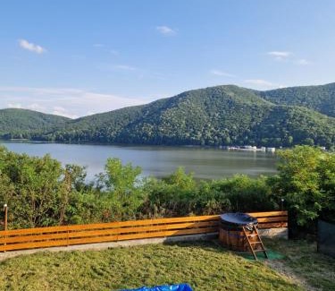 Calinesti-Oas Chalet De Esquí | Entire Chalet, Amazing Panoramic View of Calinesti Oas Lake