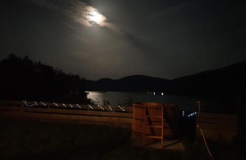 Calinesti-Oas Chalet De Esquí | Entire Chalet, Amazing Panoramic View of Calinesti Oas Lake