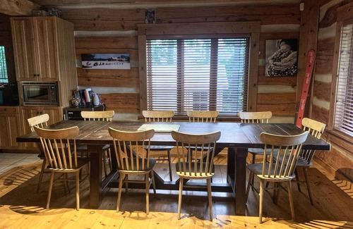 Collingwood Chalet De Esquí | Entire Chalet in Prime Location - close to hiking, beaches, golf, trails & more!