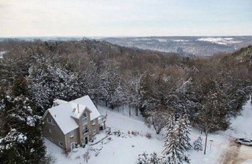 Flesherton Casa | Entire Chalet Near Eugenia Falls