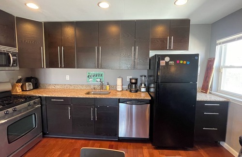 Asbury Park Condominio | Entire condo w/ private balcony & parking, 3 blocks from the beach!