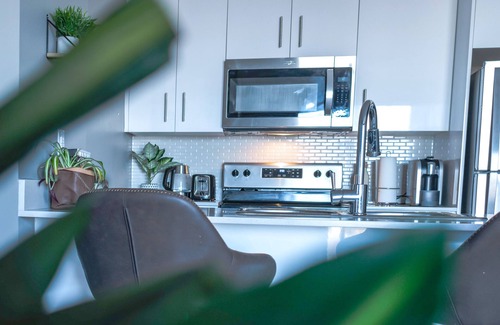 Kitchener Condominio | Entire condominium (condo) hosted by Ashish
