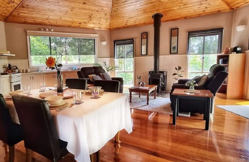 Hepburn Springs Cabaña | Entire Cottage Hepburn Springs
