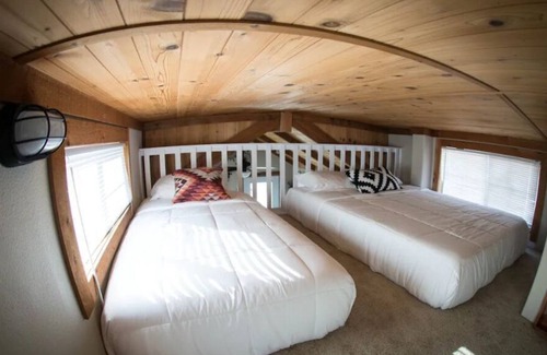 Kissimmee Cabaña | Entire cottage for 5, close to Disney, Universal! - Bitty Belle