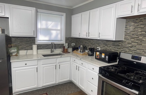 Park Forest Casa | Entire Cozy Home + Free Wifi + Free Parking / Central location nearby freeway