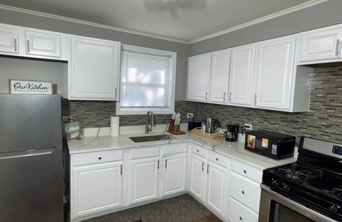Park Forest Casa | Entire Cozy Home + Free Wifi + Free Parking / Central location nearby freeway