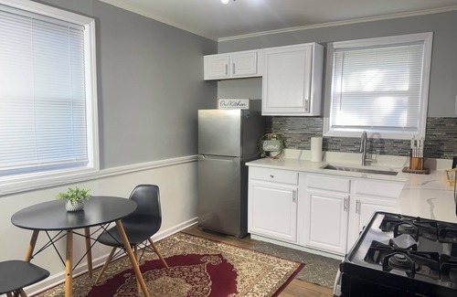 Park Forest Casa | Entire Cozy Home + Free Wifi + Free Parking / Central location nearby freeway