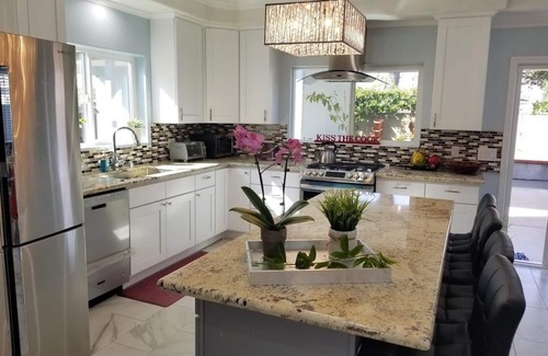 Midway City Casa | Entire Cozy Home with Enclosed Patio Near Disneyland