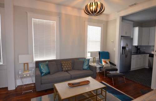 Thomas Square Casa | Duplex completo en el distrito de Starland