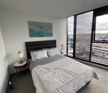Fortitude Valley Apartamento | Entire flat w infinity pool and 5m walk to Fort Valley station