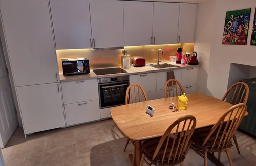 Faraday Apartamento | Entire Ground Floor Flat, Free Parking and Garden