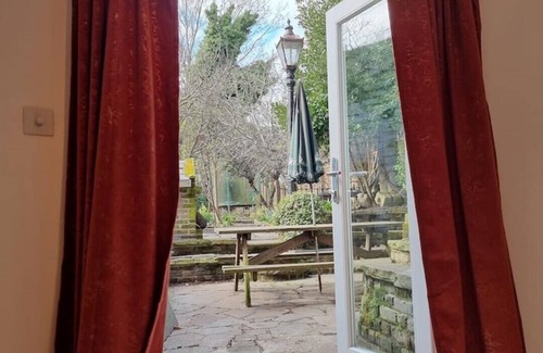 Faraday Apartamento | Entire Ground Floor Flat, Free Parking and Garden