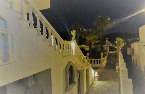 Faliraki Apartamento | ENTIRE GUESTHOUSE - 27 People