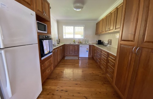 Centenary Heights Casa | Entire holiday house 4 bedrooms