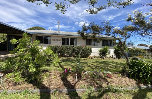 Centenary Heights Casa | Entire holiday house 4 bedrooms
