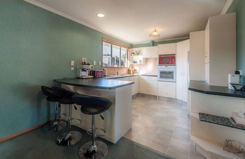Lowburn Casa | Entire Holiday Home! Great large private space