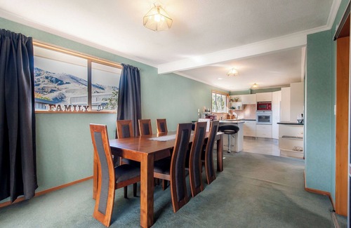 Lowburn Casa | Entire Holiday Home! Great large private space
