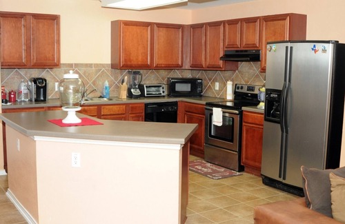 Pflugerville Casa | Toda la casa 10 camas. Casa de amigos y familiares.