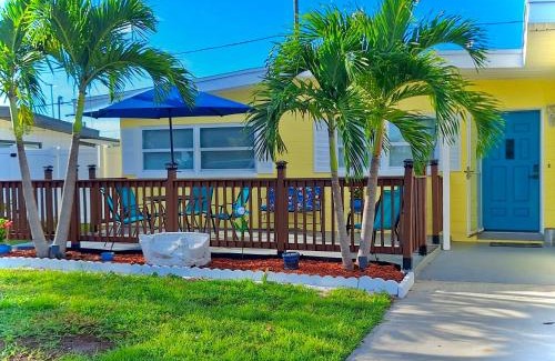 Kenneth City Casa | Entire Home 3BR 1BA Sleeps 6 St Pete, FL Spacious Private Backyard