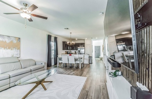 Del Valle Casa | Entire House Near Airport & COTA